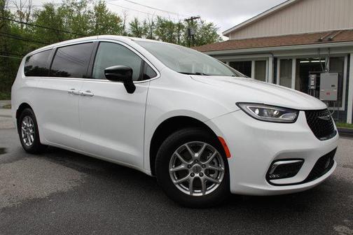 2024 Chrysler Pacifica Touring-L