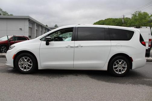 2024 Chrysler Pacifica Touring-L