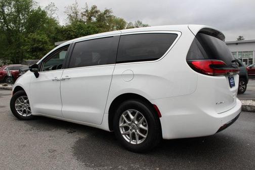 2024 Chrysler Pacifica Touring-L