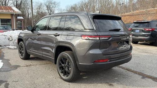 2025 Jeep Grand Cherokee Laredo