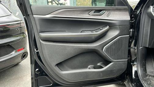 Diamond Black 2026 Jeep Grand Cherokee Limited