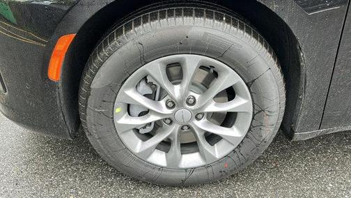 Diamond Black 2027 Chrysler Pacifica SELECT