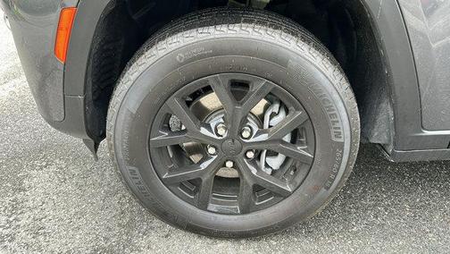 Metallic 2026 Jeep Grand Cherokee Laredo
