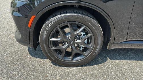 DB Black Clearcoat 2026 Dodge Durango GT HEMI V8