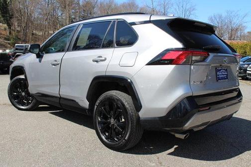 2022 Toyota RAV4 Hybrid SE