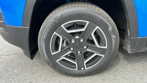 Hydro Blue Pearlcoat 2026 Jeep Cherokee LAREDO/LIMITED