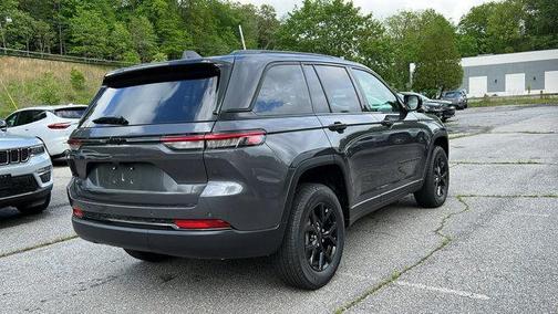 2025 Jeep Grand Cherokee Laredo