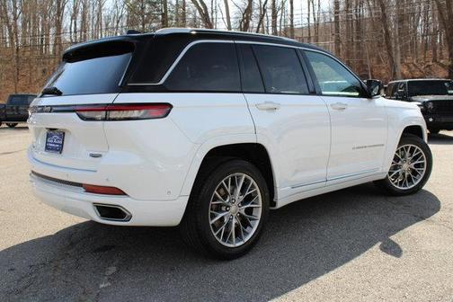 2022 Jeep Grand Cherokee Summit