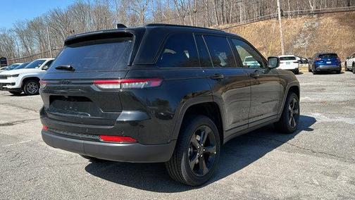 2025 Jeep Grand Cherokee Laredo
