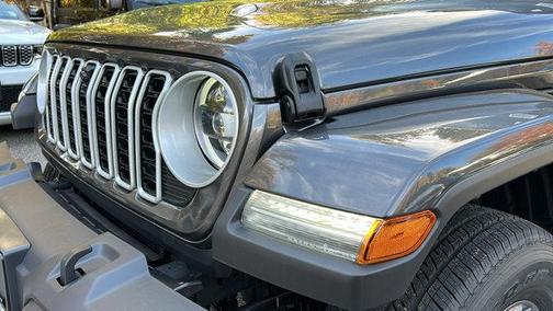 Granite Crystal Clearcoat Metallic 2026 Jeep Wrangler Sahara