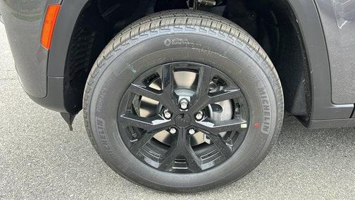 Metallic 2026 Jeep Grand Cherokee L Laredo