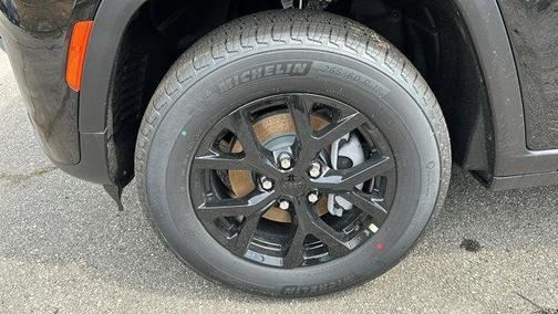 2026 Jeep Grand Cherokee Laredo