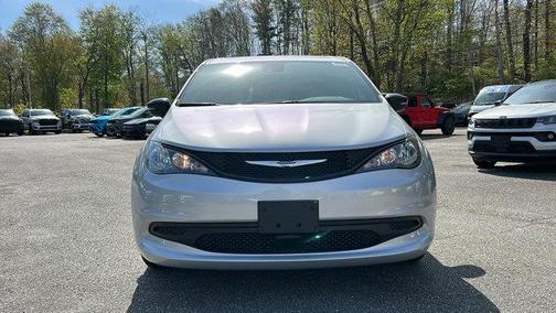 Silver Mist Clearcoat 2026 Chrysler Voyager LX