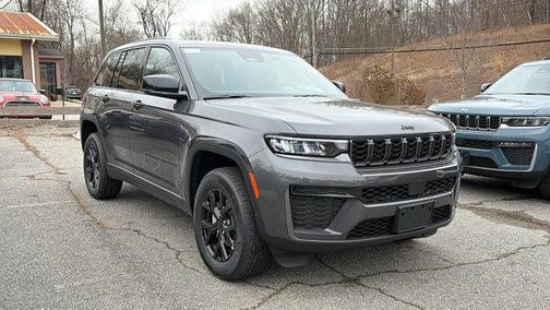 Metallic 2026 Jeep Grand Cherokee Laredo