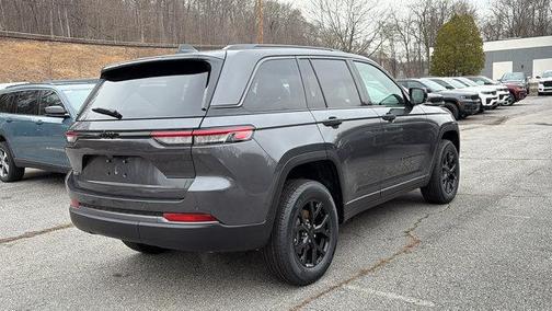 Metallic 2026 Jeep Grand Cherokee Laredo