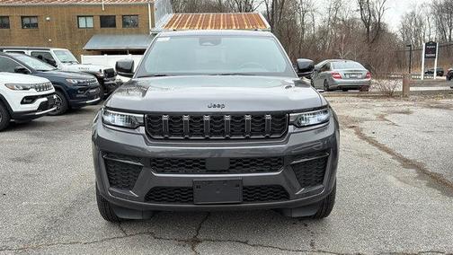Metallic 2026 Jeep Grand Cherokee Laredo