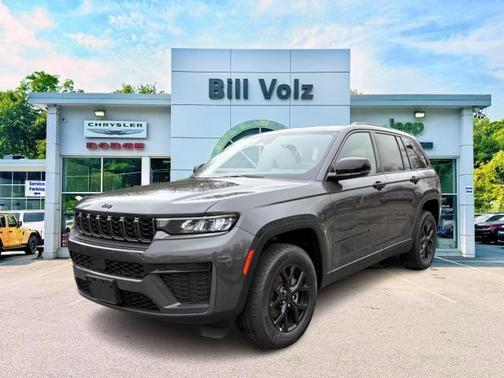 Metallic 2026 Jeep Grand Cherokee Laredo