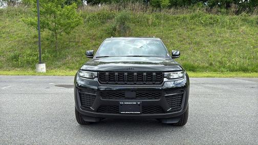 Diamond Black 2026 Jeep Grand Cherokee Laredo