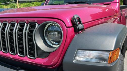 Tuscadero Pearlcoat 2026 Jeep Wrangler Sport