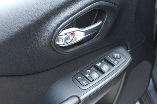 Granite Crystal Clearcoat Metallic 2017 Jeep Cherokee Latitude