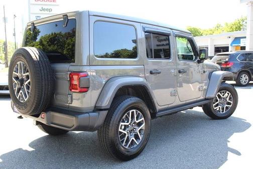 Sting Gray Clearcoat 2023 Jeep Wrangler Sahara
