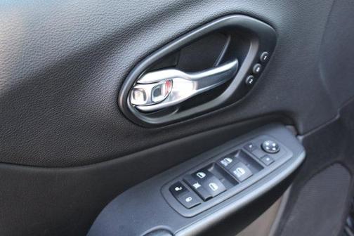 Diamond Black 2022 Jeep Cherokee Trailhawk