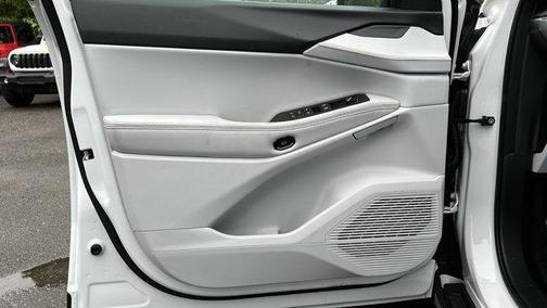 Bright White Clearcoat 2026 Jeep Cherokee LAREDO/LIMITED