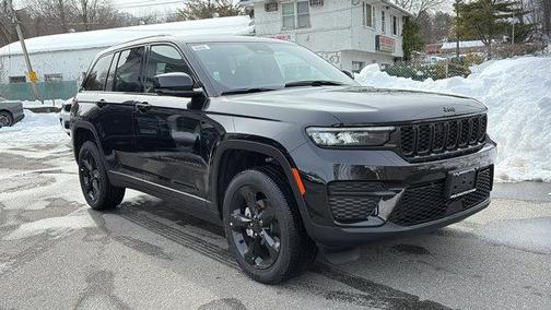 2025 Jeep Grand Cherokee Laredo