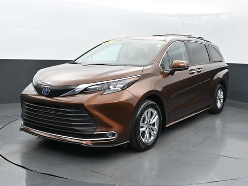 2024 Toyota Sienna XLE