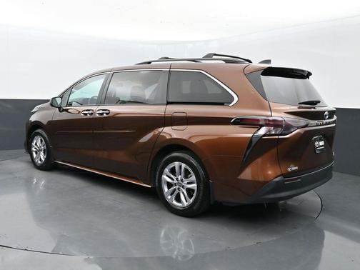 2024 Toyota Sienna XLE