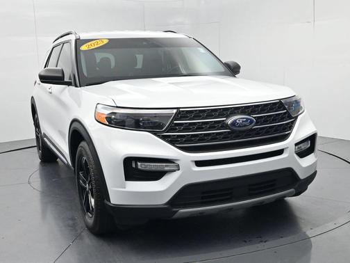 Oxford White 2023 Ford Explorer XLT