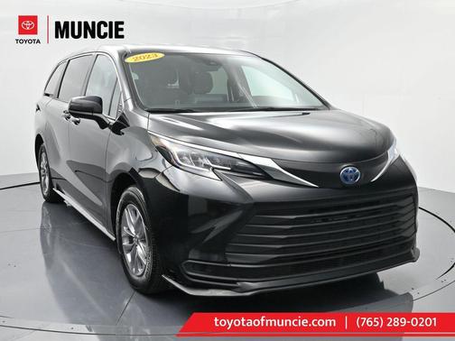 2023 Toyota Sienna LE