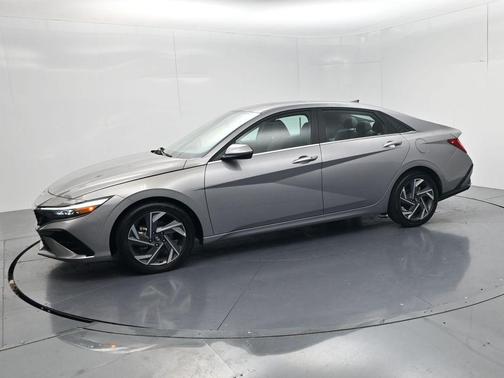 Fluid Metal 2025 Hyundai ELANTRA SEL