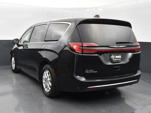 2023 Chrysler Pacifica Touring-L