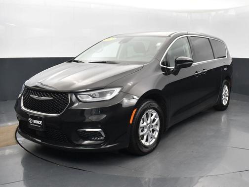 2023 Chrysler Pacifica Touring-L