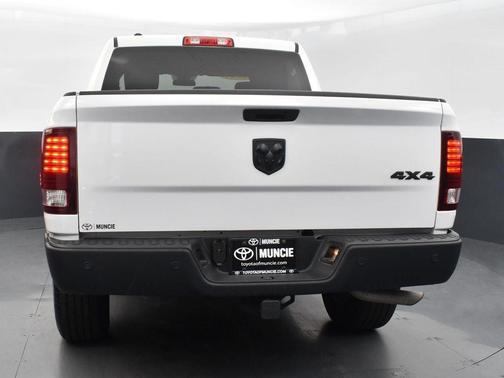 2024 RAM 1500 Classic Warlock Crew Cab 4x4 5'7' Box