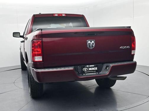 Brilliant Black Crystal Pearlcoat 2017 RAM 1500 Express