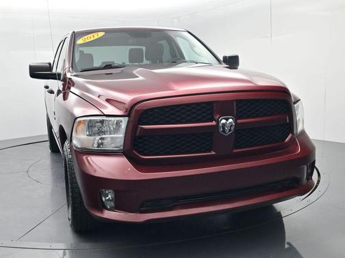 Brilliant Black Crystal Pearlcoat 2017 RAM 1500 Express