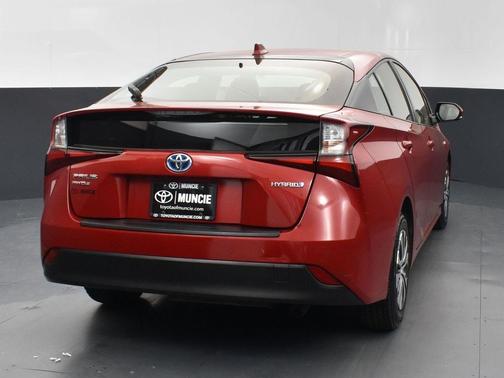 2020 Toyota Prius LE