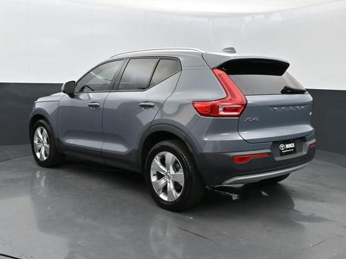 2021 Volvo XC40 T5 Momentum