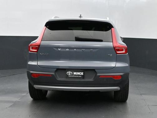 2021 Volvo XC40 T5 Momentum
