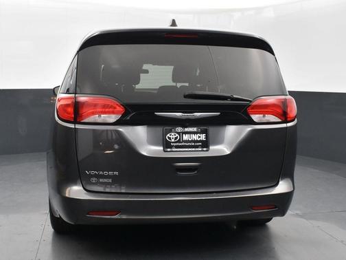2022 Chrysler Voyager LX