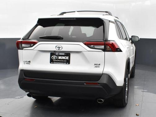 Ice Cap 2024 Toyota RAV4 XLE