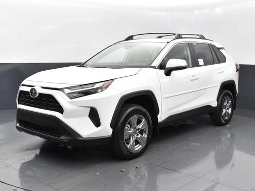 Ice Cap 2024 Toyota RAV4 XLE