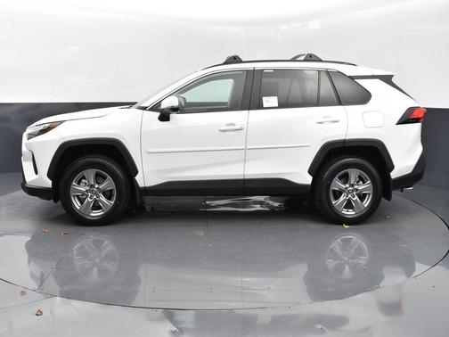 Ice Cap 2024 Toyota RAV4 XLE