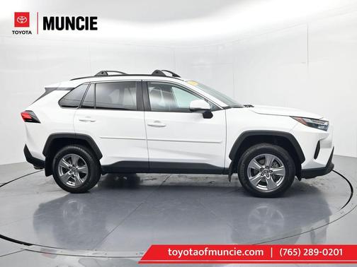 Ice Cap 2024 Toyota RAV4 XLE
