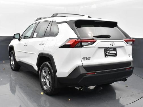 Ice Cap 2024 Toyota RAV4 XLE