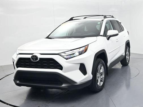 Ice Cap 2024 Toyota RAV4 XLE
