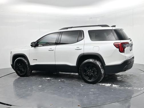 2022 GMC Acadia AWD AT4