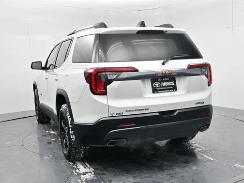 2022 GMC Acadia AWD AT4